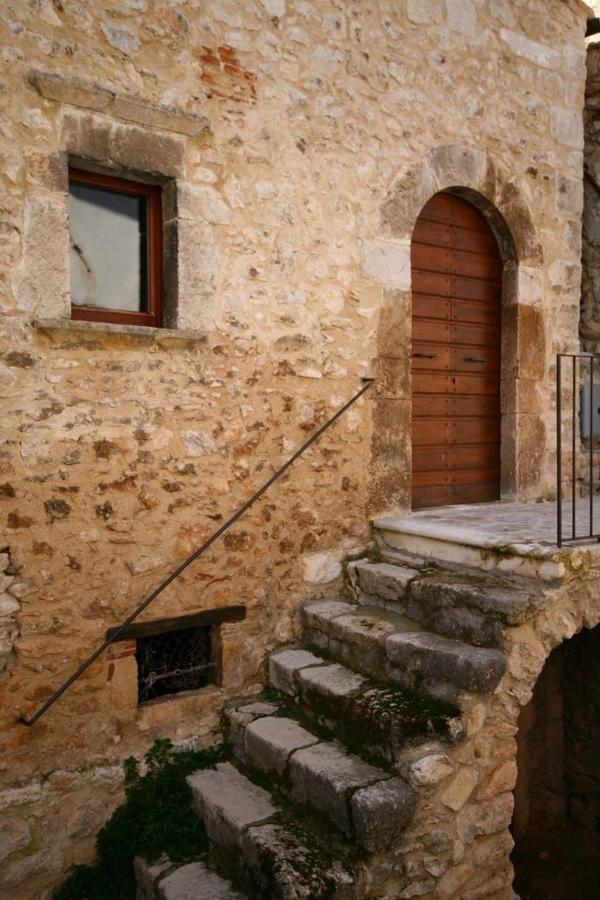 Il Borgo Di San Pio Aparthotel Fontecchio Luaran gambar
